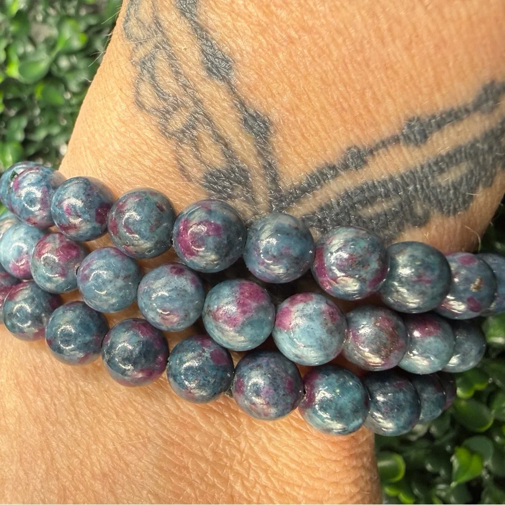 Ruby in Kyanite Beaded Bracelet *UV Reactive* - Picture 7 of 9